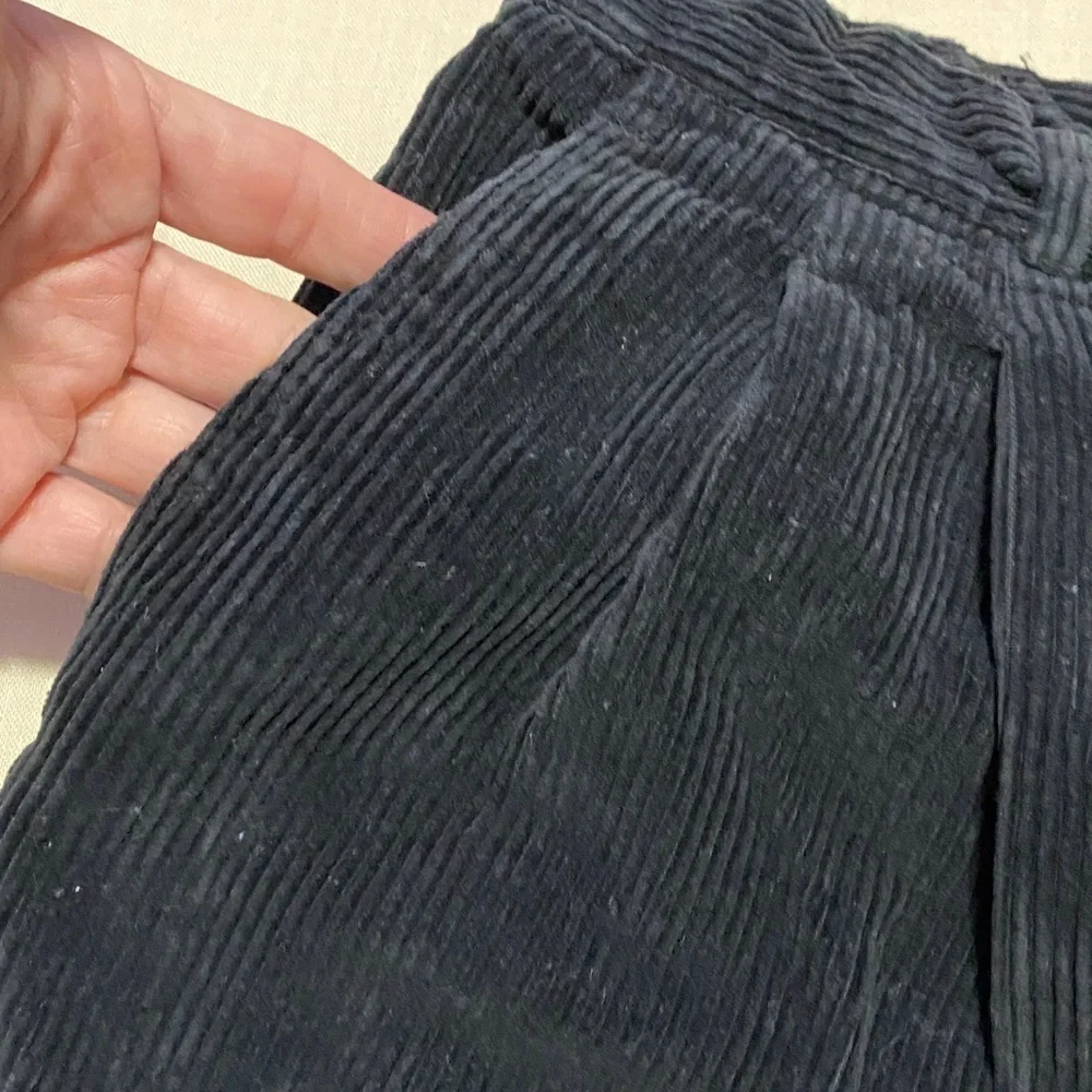 Talbots Women's Black Corduroy Straight Leg Pleated Pants Size 10.